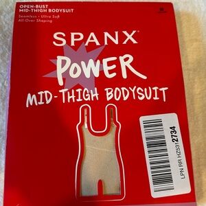 Spanx  Open Bust Mid Thigh Bodysuit new in box